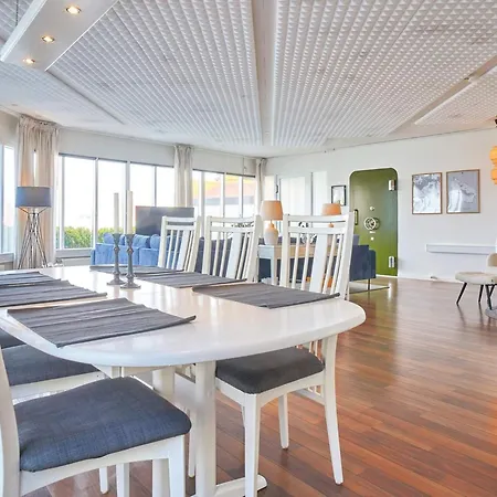6 Person Holiday In *