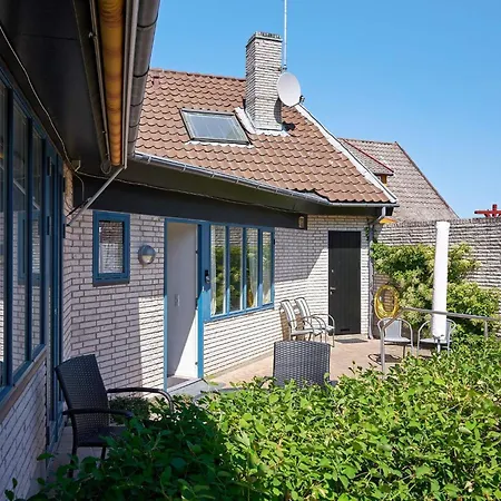 6 Person Holiday In